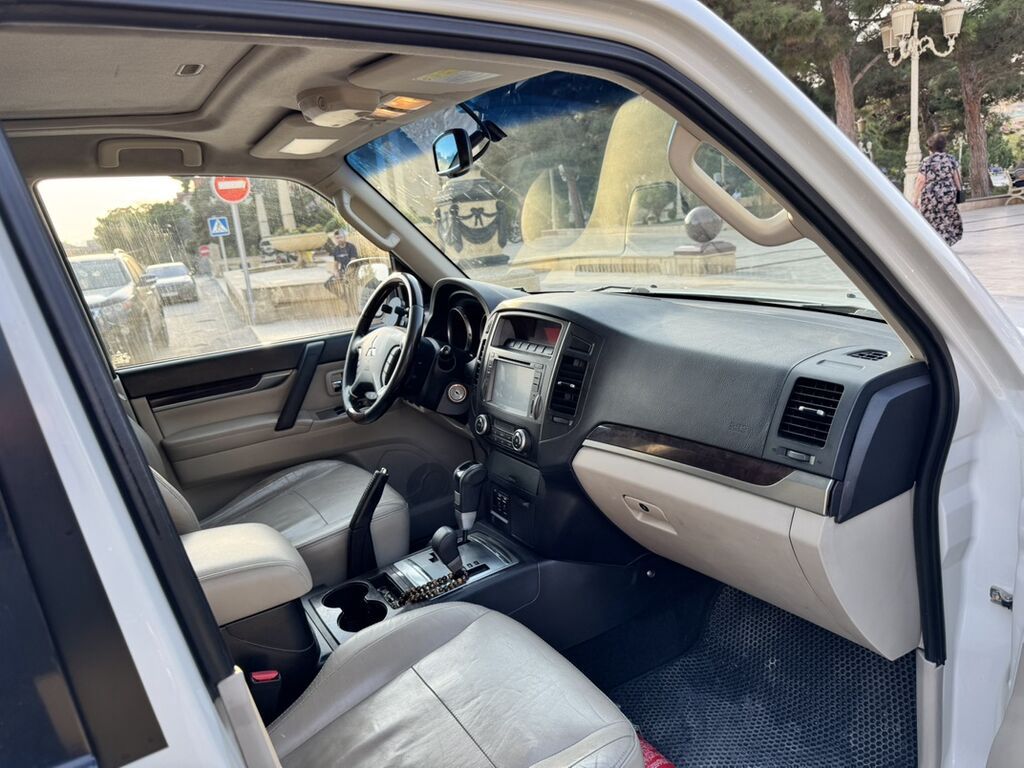Mitsubishi Pajero: 3.5 l | 2011 il 237400 km Ofrouder/SUV — Avto, Güzdək (6)