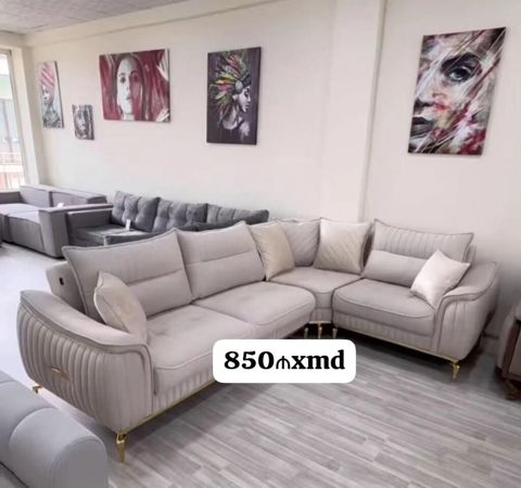 Künc divan dəsti – 850 ₼ - Dizayn: Zərif, minimal xəttlər və qızılı