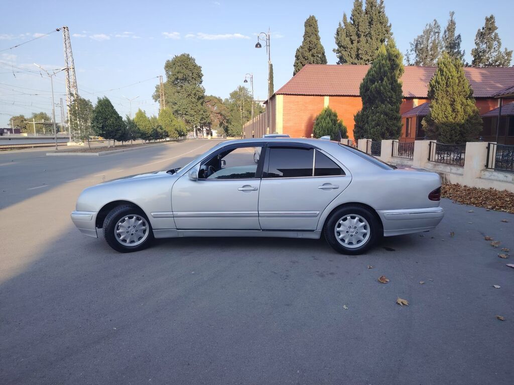 Mercedes-Benz E-Class (W210) sedan – gümüşü rəng. Əsas xüsusiyyətlər — Avto, Gəncə (3)