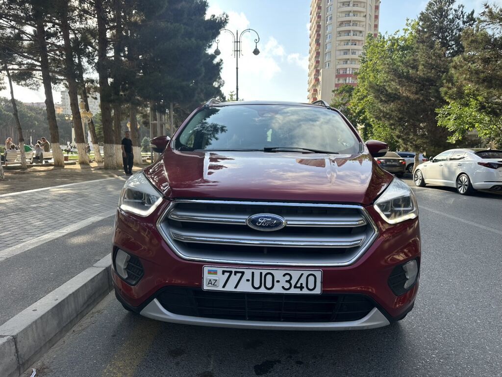 Ford Kuga: 1.5 l | 2017 il 248000 km Krossover — Avtomobillər, Masazır