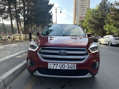 Ford Kuga: 1.5 l | 2017 il 248000 km Krossover