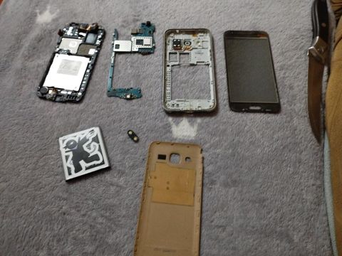 Salam Şəkildəki Samsung Galaxy j2 dir ehtiyat hissələri Zapçast kimi — Sumqayıt