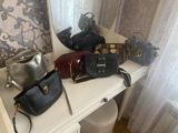 Qadın çanta kolleksiyası - Müxtəlif modellər: çiyin və crossbody — İşıq avadanlıqları və aksesuarlar