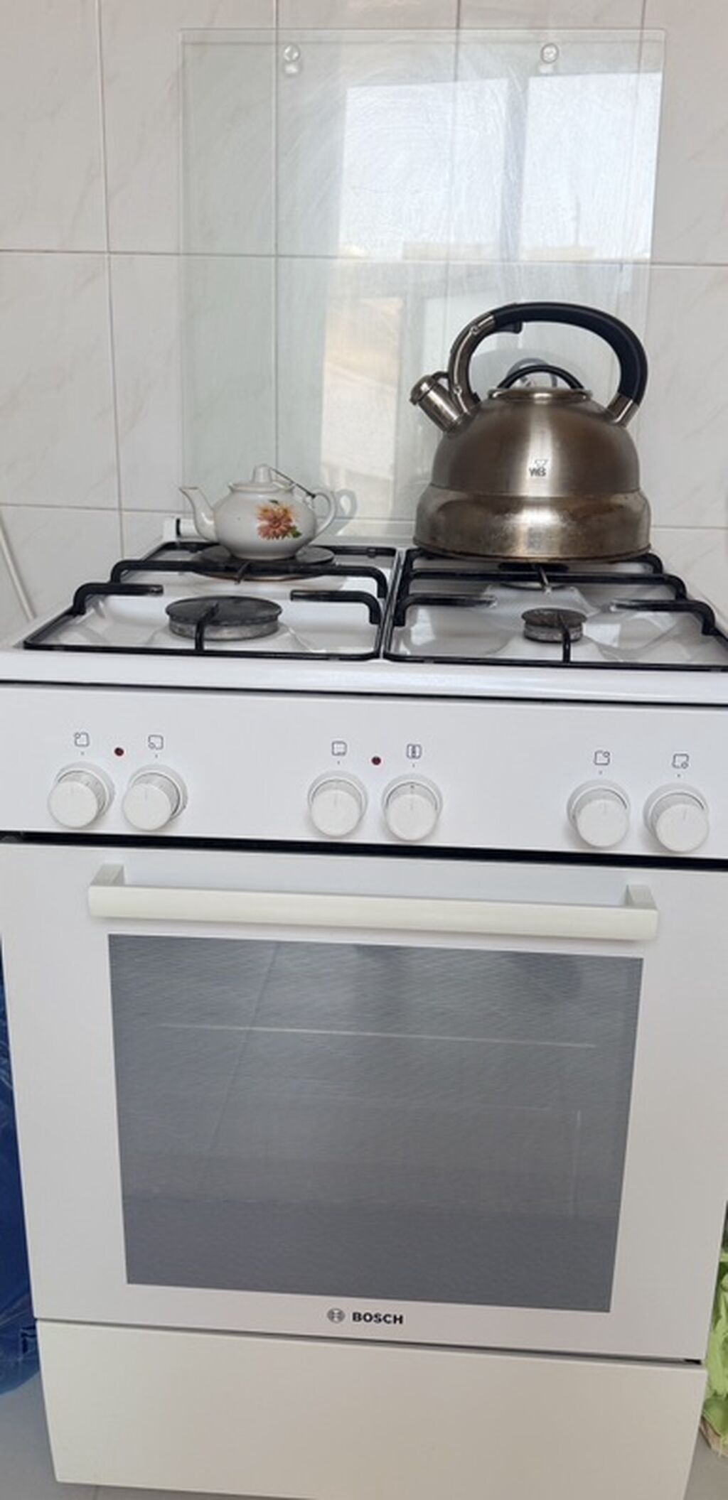 Bosch qaz plitəsi və soba kombinasiyası - 4 gözlü qaz plitəsi: fərqli