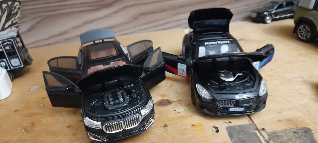 Bmw 1:24 Ölçü 2 sinin qiyməti 25₼ dır Səsləri işıqları İşləyir Hər — Mallar, Bakı (3)
