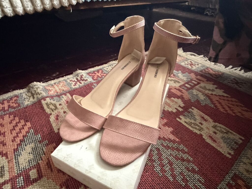 LC Waikiki qadın sandaleti - Rəng: toz pembe - Model: açıq burunlu — Şəxsi əşyalar, Bakı (2)