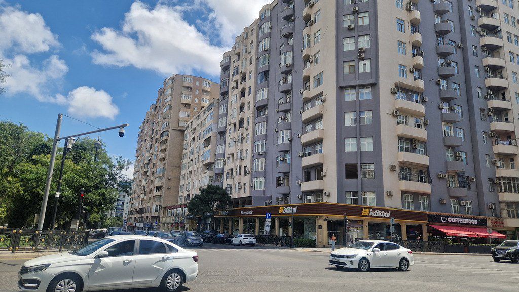 Satılır obyekt 440 m² — Əmlak, Bakı