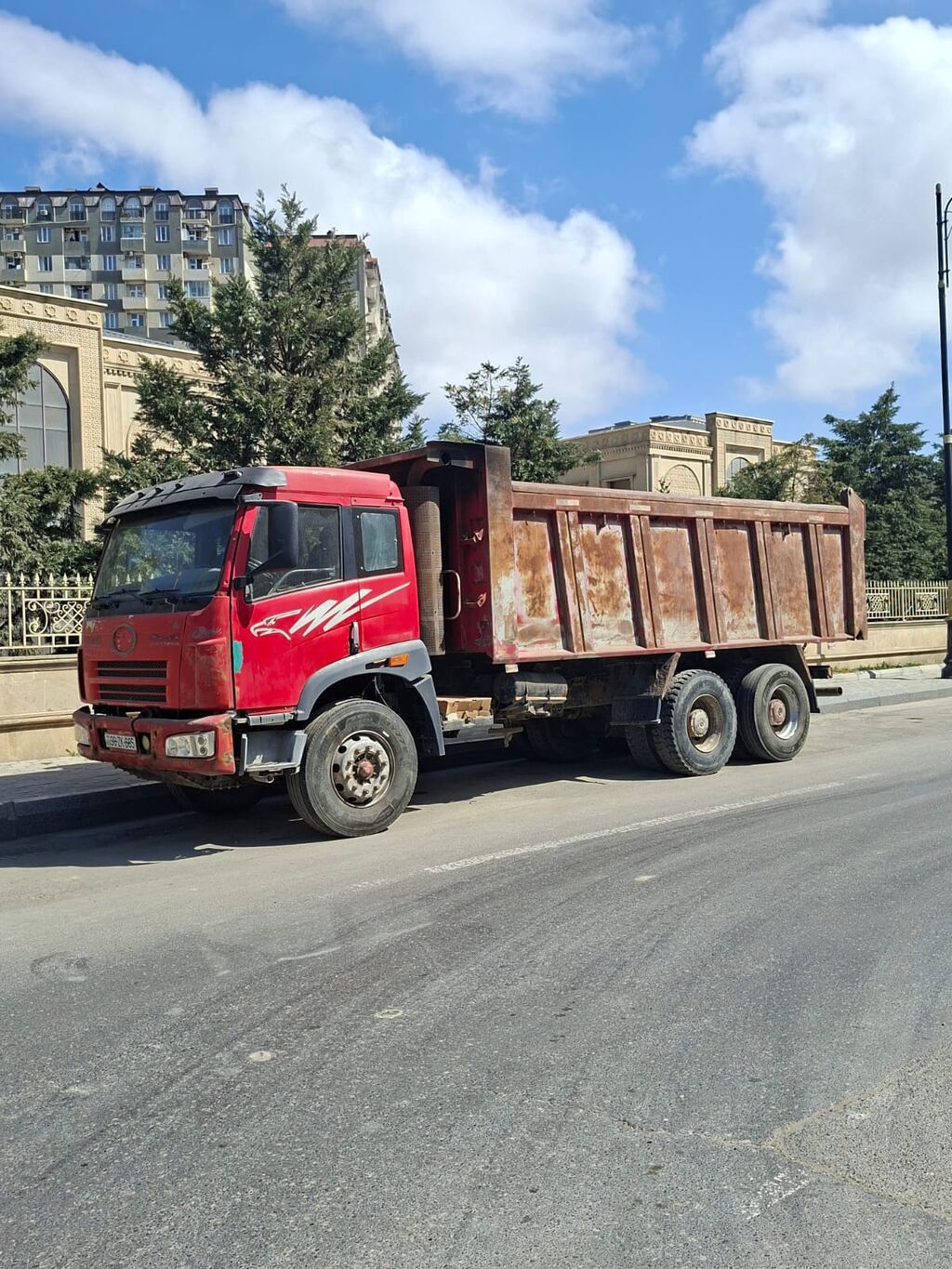 Çən tipli yükdaşıma/dökmə materiallar üçün tipper (dump) maşını — Yük maşınları, Bakı (2)