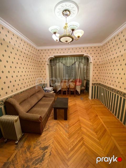 Satılır 2 otaqlı köhnə tikili 55 m²