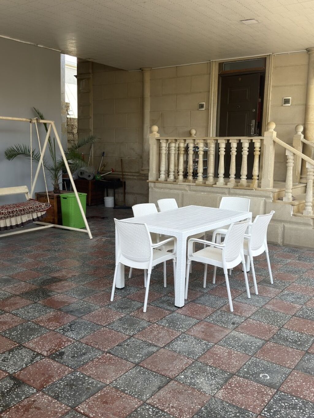 Həyətyanı örtülü eyvan/teras məkanı - Geniş, dam örtüklü həyət — Mebel, Digah (3)