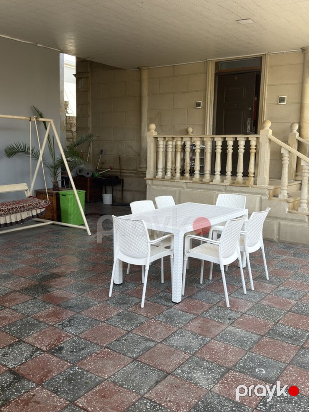 Həyətyanı örtülü eyvan/teras məkanı - Geniş, dam örtüklü həyət — Mebel, Digah (3)