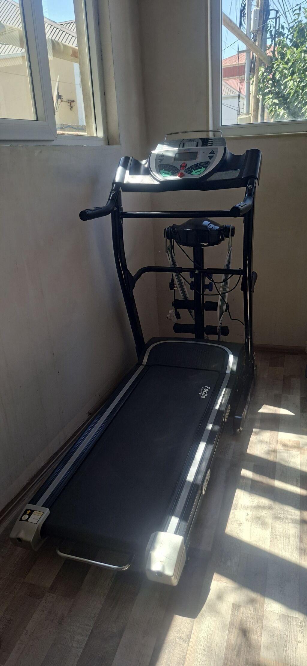 Facile Fitness F-6410 qaçış trenajoru - Elektrikli qaçış yolu, geniş — İdman və istirahət, Bakı (8)