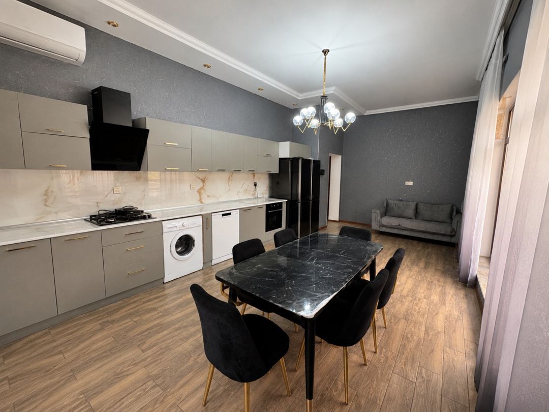 Satılır 6 otaqlı həyət evi/bağ evi 250 m² — Ev, villa, Bakı (4)