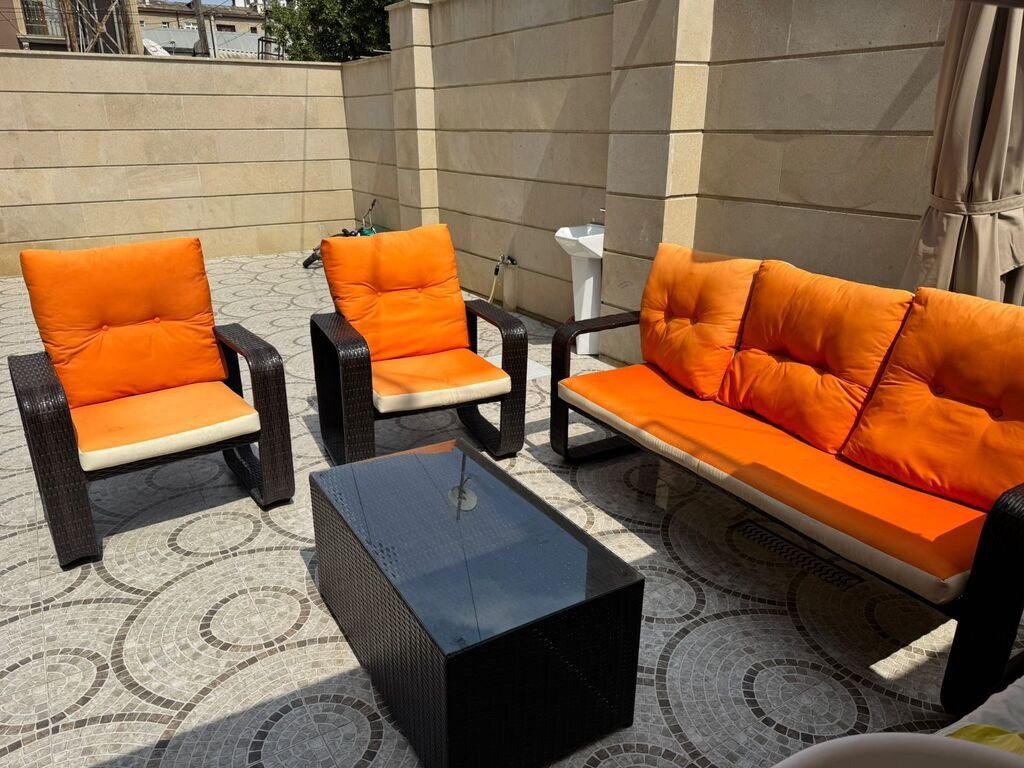 İşlənmiş, 2 kreslo, Divan