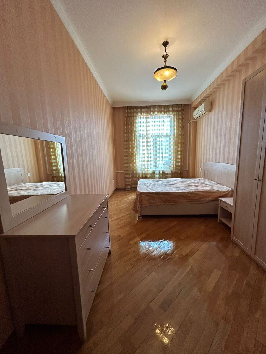 İcarəyə verilir 4 otaqlı yeni tikili 200 m² — Mənzil, Bakı (10)
