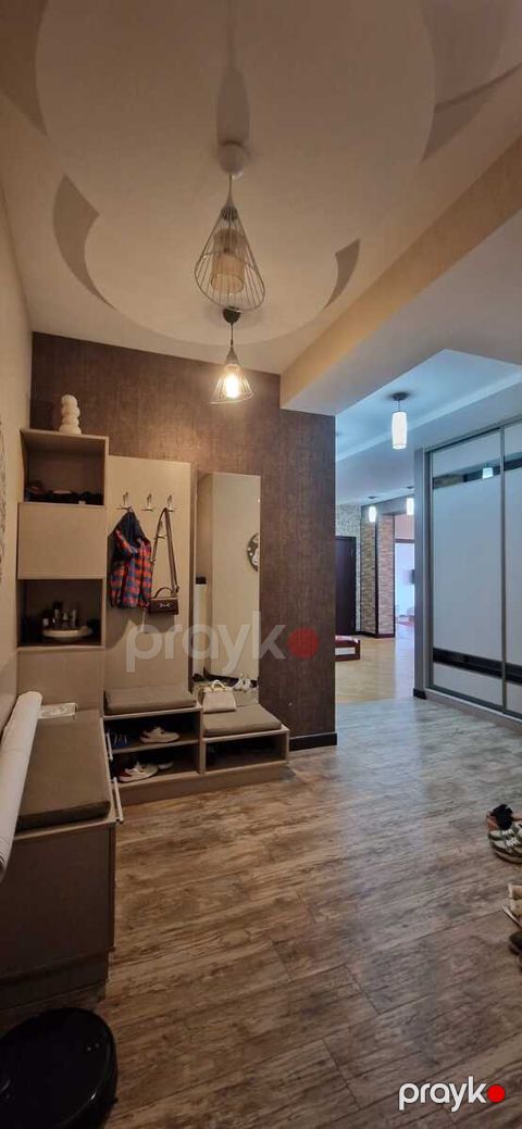 Satılır 3 otaqlı yeni tikili 135.2 m²
