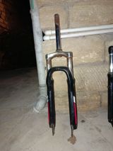 Velosiped üçün ön amortizator (fork) - Tərkib: polad/metal kronşteyn — Cars