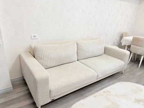 Madeyra divan — açılan, işlənmiş, bazasız