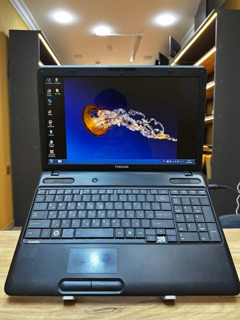 Noutbuk Toshiba i3 — Bakı