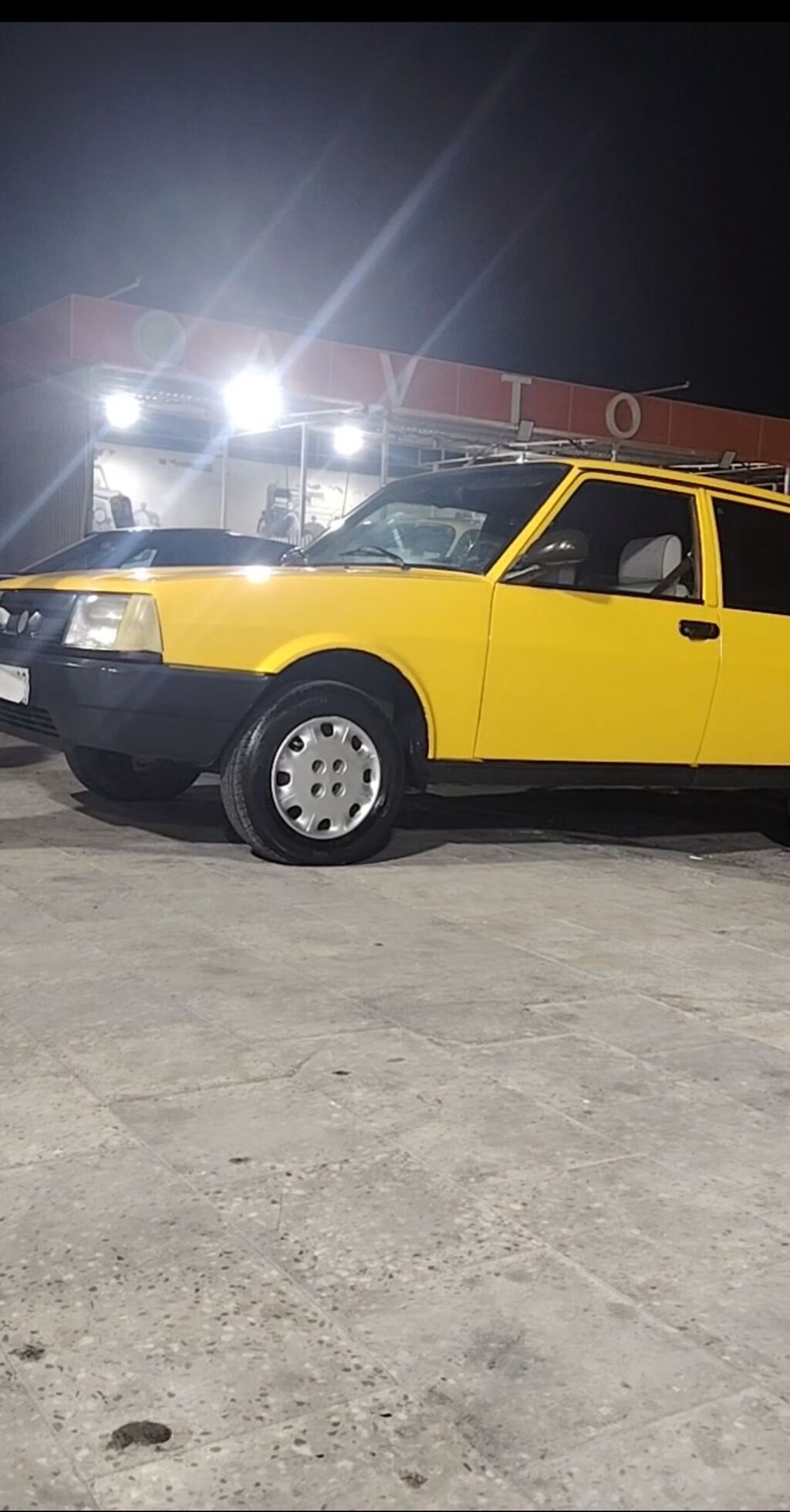 VAZ/LADA klassik sedan — sarı, yeni akkumulyator