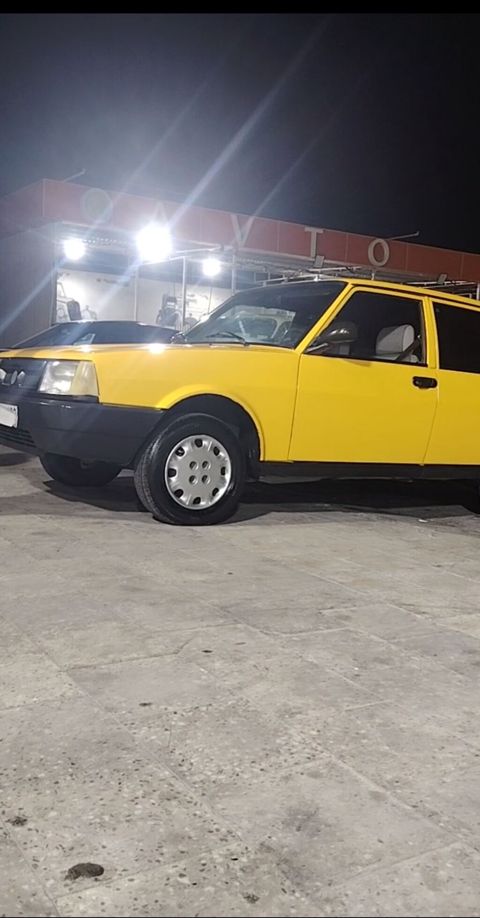 VAZ/LADA klassik sedan — sarı, yeni akkumulyator