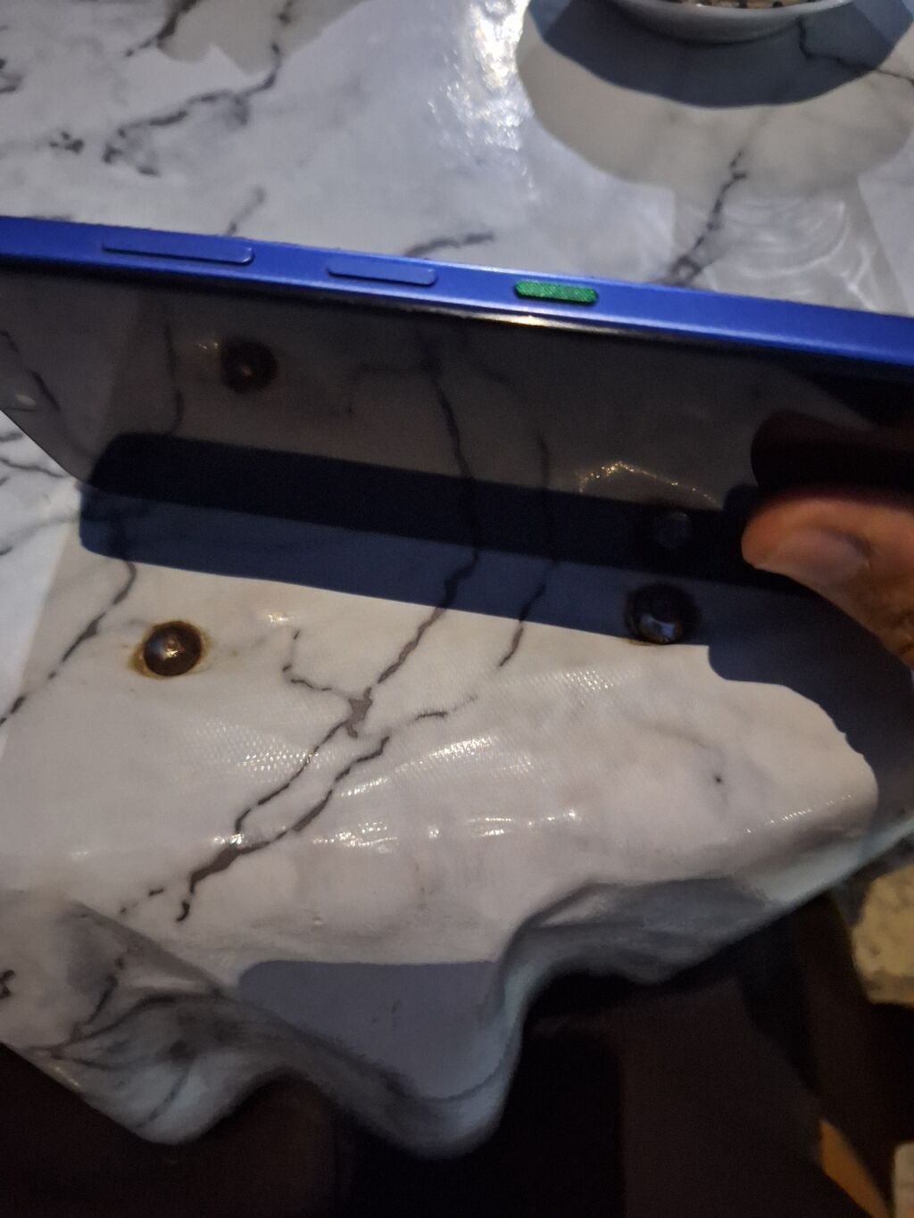 Mavi rəngli smartfon - Korpus: mat mavi rəng, düz kənarlı dizayn - — Smartfonlar, Bakı (3)