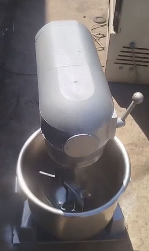 *Seva Xirdalan* 30 litrlik mikser satilir. 0 faza ilə işləyir