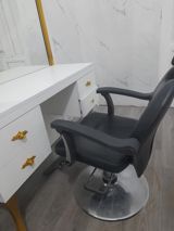 Peşəkar bərbər/kosmetologiya kreslosu - Material: davamlı eko‑dəri — Goods