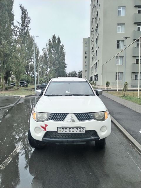 Mitsubishi L200: 2.4 l | 2008 il 302118 km Pikap