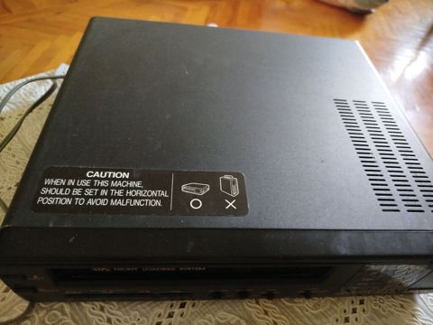 Toshiba VHS video maqnitofon - Ön tərəfdən yüklənən VHS kaset sistemi