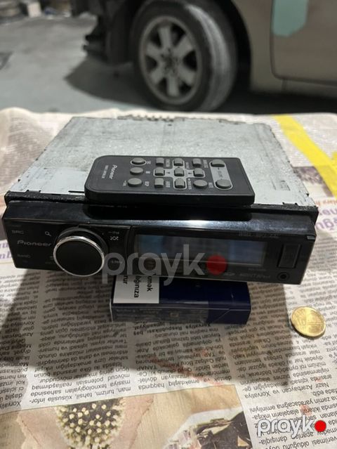 Pioneer Avtomobil Maqnitofonu + Uzaqdan İdarəetmə Pultu