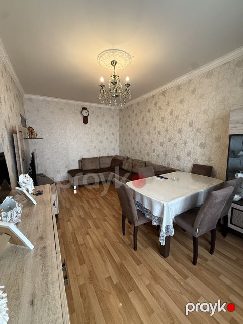 Satılır 4 otaqlı köhnə tikili 115 m²
