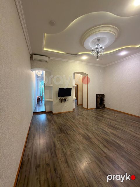 Satılır 3 otaqlı köhnə tikili 110 m²