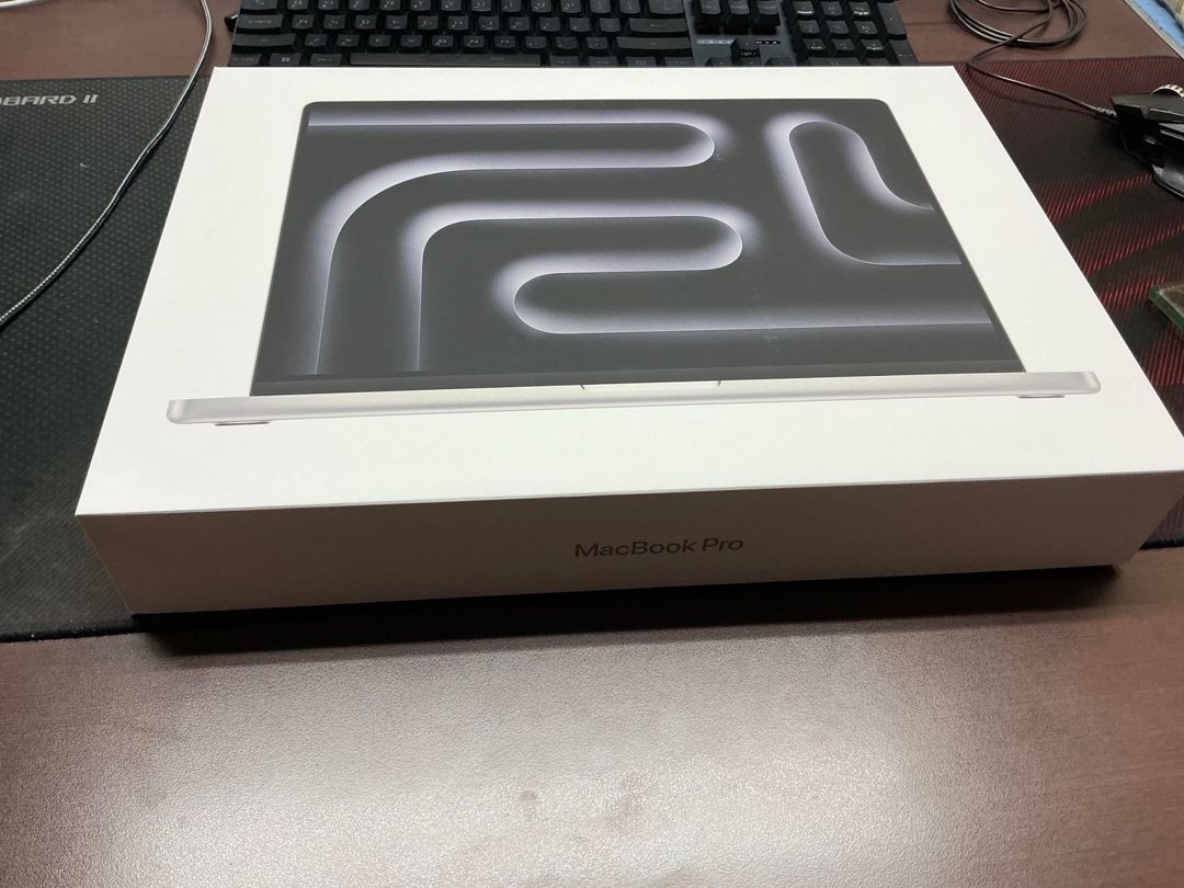 Apple Macbook Pro 16.2-inch M5 Max 128/4TB — Elektronika, Bakı