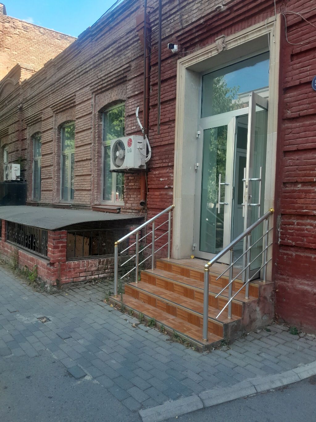KirAye verilir şəhərin mərkəzində YAP binasi ilə üzbəüz şəraiti — Daşınmaz əmlak, Gəncə (4)