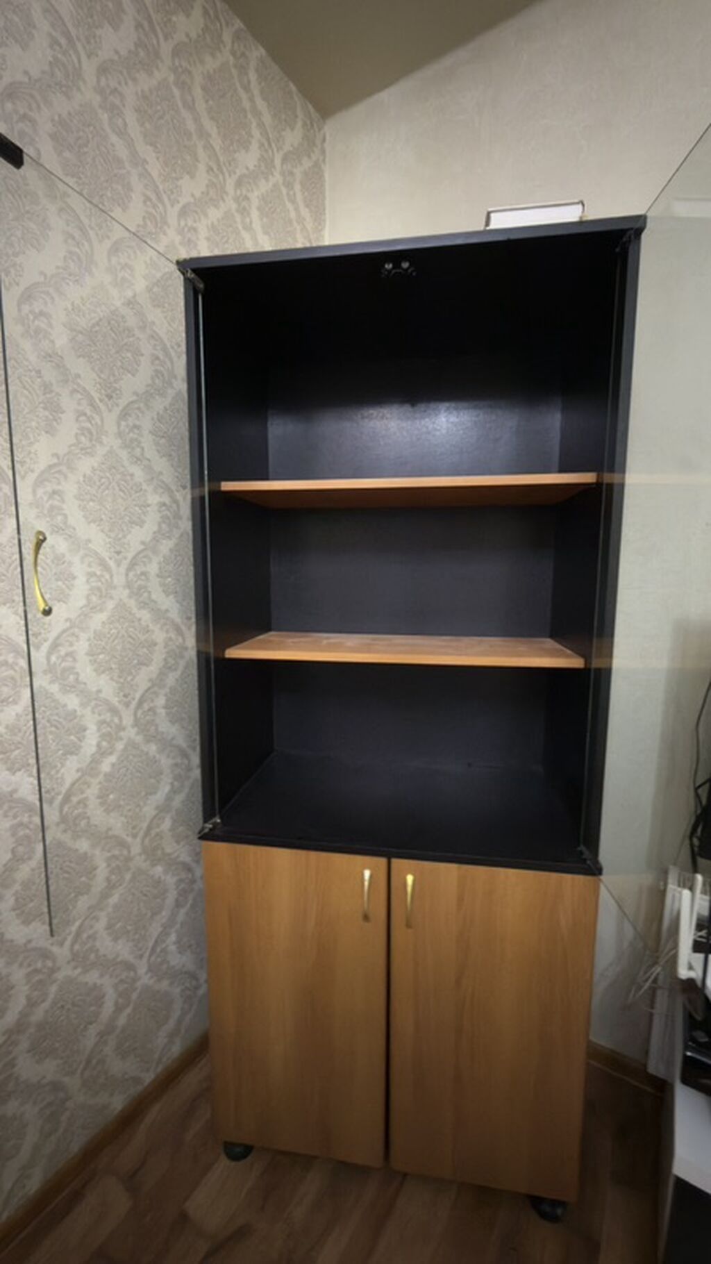 Şüşəli vitrin şkaf - İki hissəli konstruksiya: yuxarıda şüşə sürgülü — Mebel, Bakı (2)