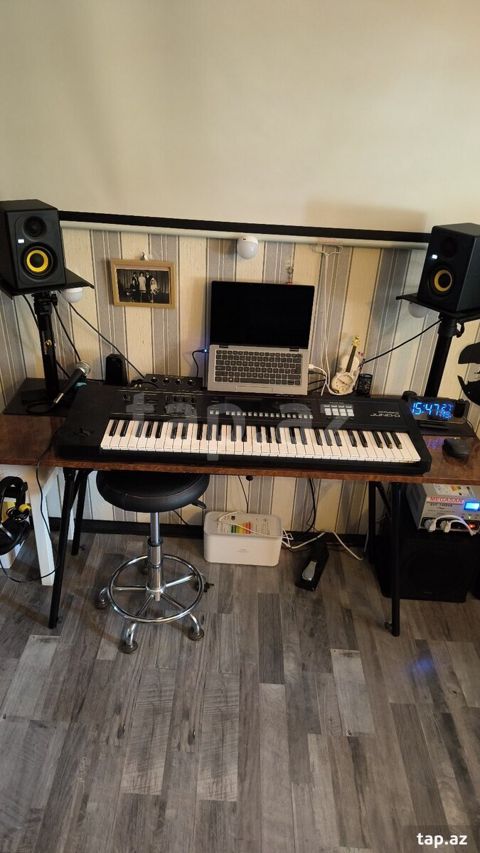 Sintezator Roland G1000