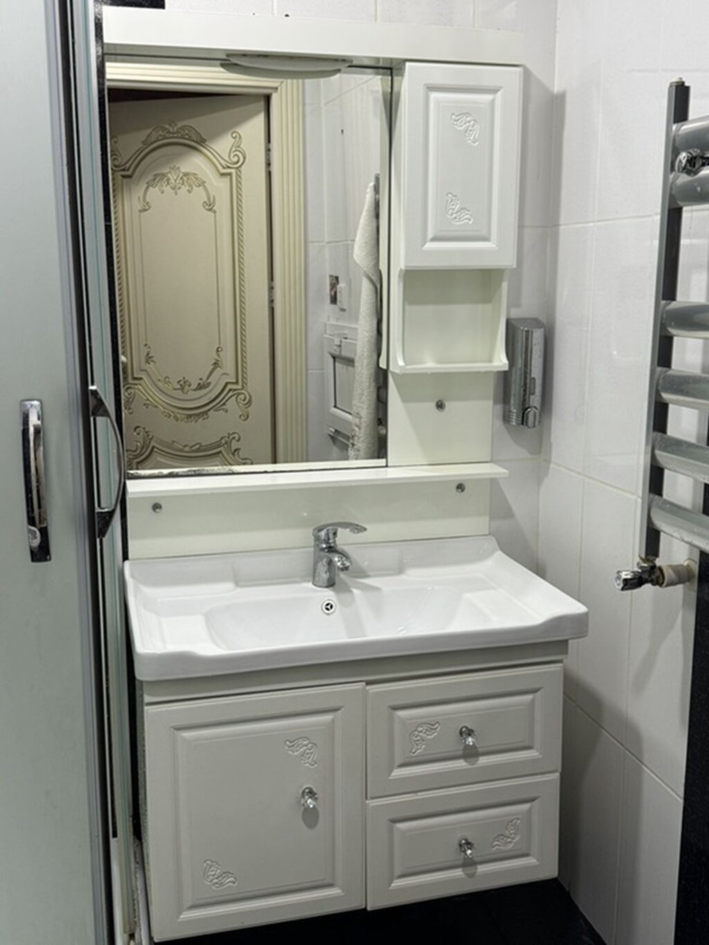 Hammam otağı üçün mebel dəsti satılır. 50manat Dəstə