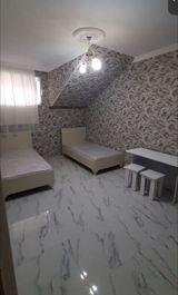Günlü kirayə ev Yalnız zəng ilə 140m2 Qaz işiğ Kombi - İki nəfərlik — Real estate