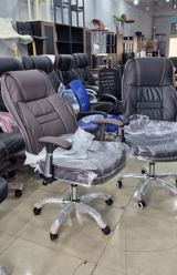 Ofis kreslası — yeni, təkərli, tənzimlənən qollar, süni dəri — NİMA MOBİLYA TOPDANCİ VE PERAKENDE