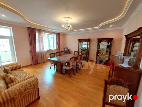 İcarəyə verilir 3 otaqlı yeni tikili 140 m²