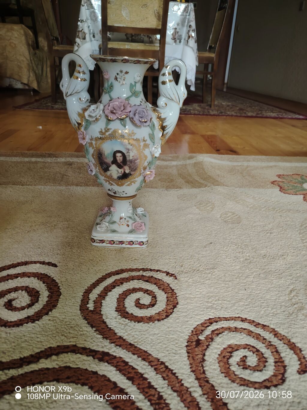 Bir vaza, Keramika — Mallar, Ağdaş