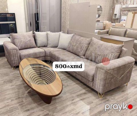 Künc divan – boz parça üzlük, qızılı metal ayaqlar