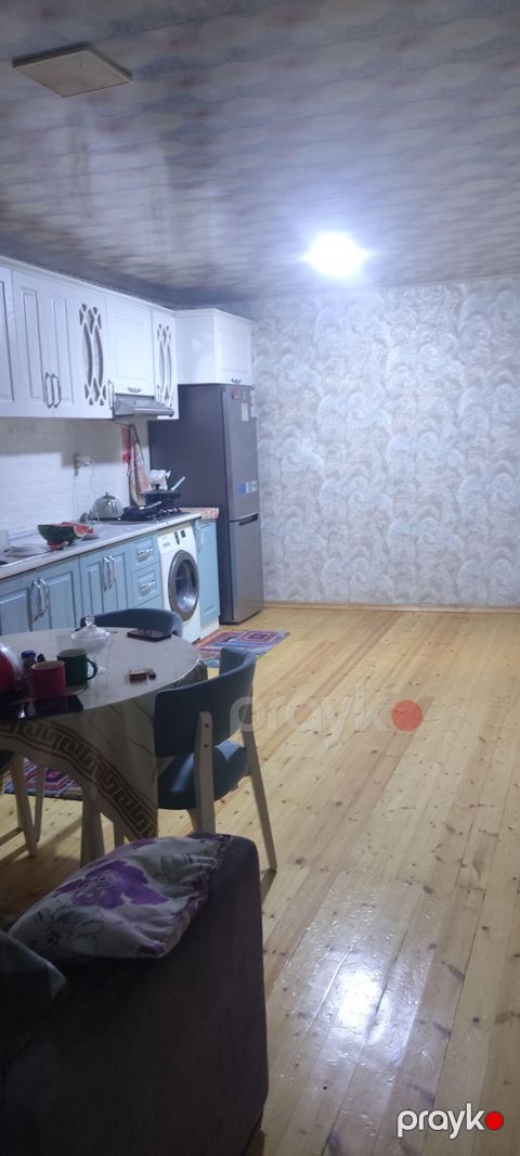 /kiralık: Tam təchizatlı mənzil interyeri - Geniş mətbəx-studiya