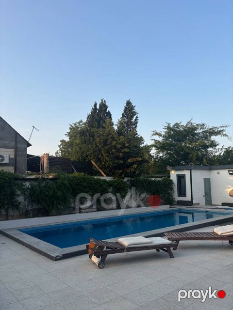 Satılır 5 otaqlı həyət evi/bağ evi 260 m²