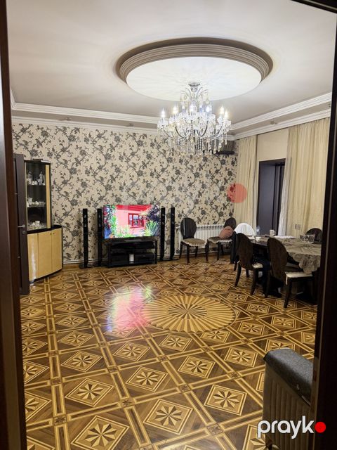 Satılır 6 otaqlı köhnə tikili 160 m²