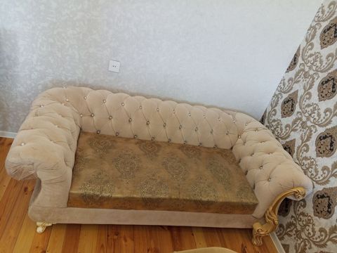 Klassik tərzli yumşaq divan — 2–2.2 m, açıq bej