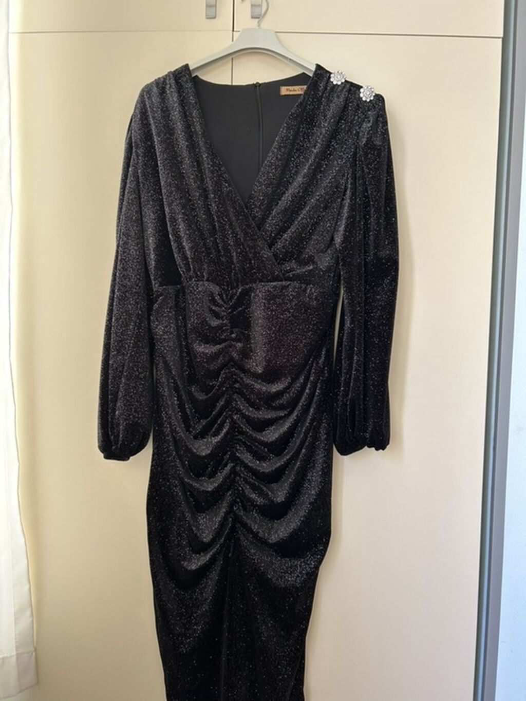 Qara parıltılı axşam donu - Model: Midi uzunluqda, bədənə oturan — Şəxsi əşyalar, Xırdalan