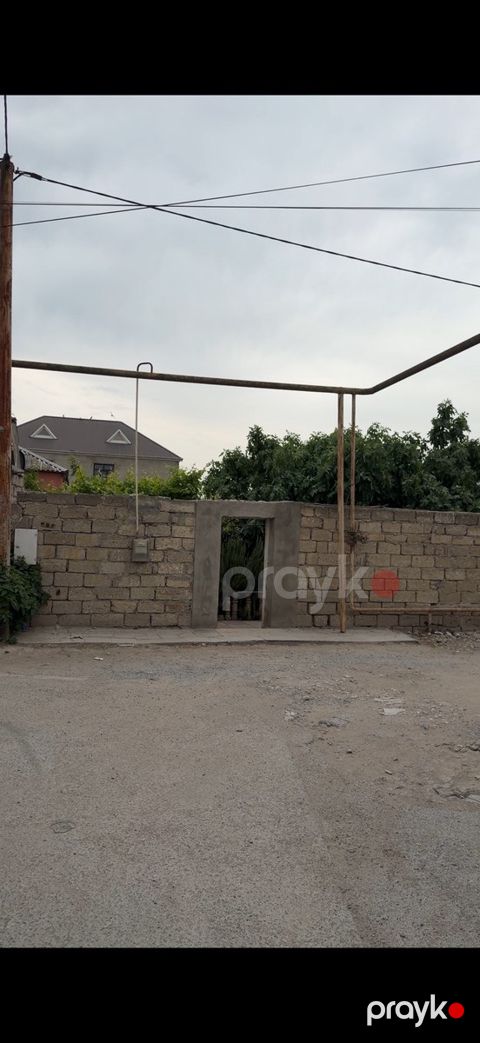 2 sot torpaq sahəsi, Binə qəs.