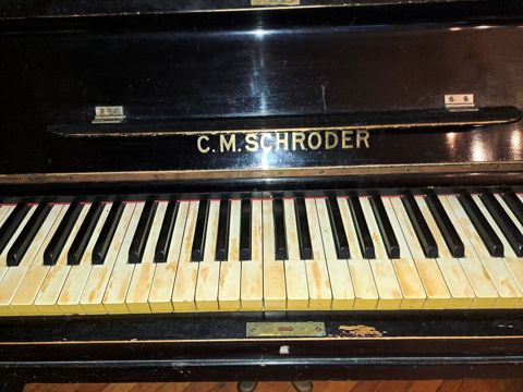 C.M. Schröder vertikal piano Xüsusiyyətlər: - Brend/model: C.M